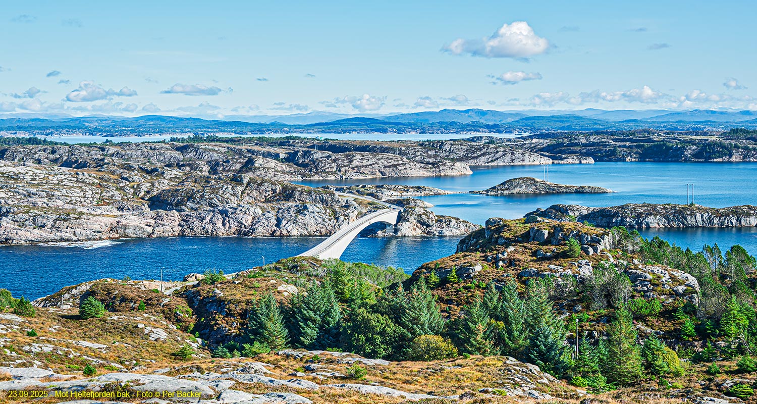 Mot Hjeltefjorden bak