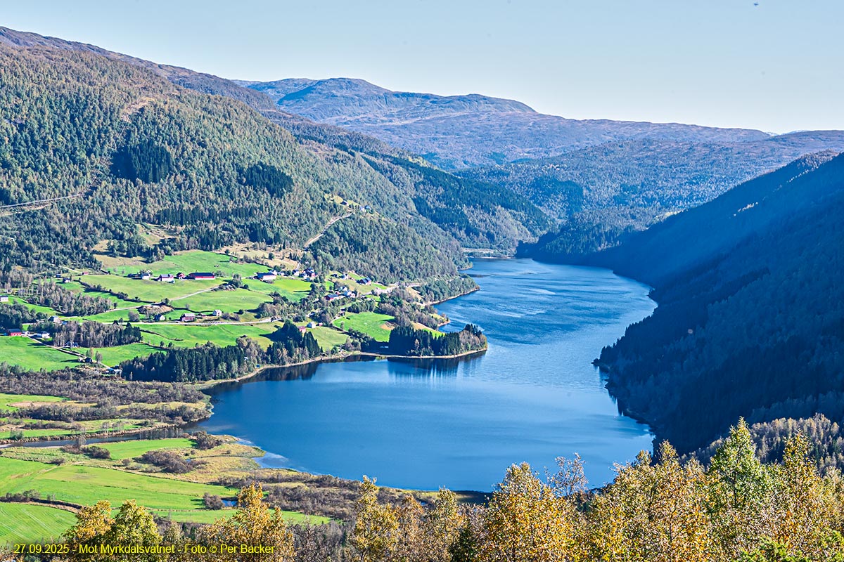 Mot Myrkdalsvatnet