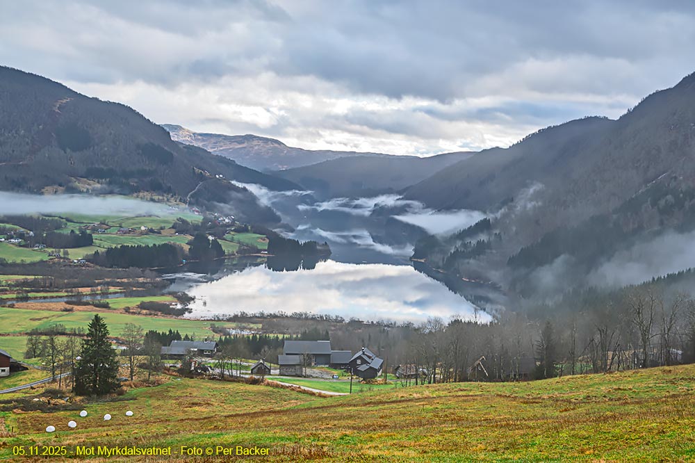 Mot Myrkdalsvatnet