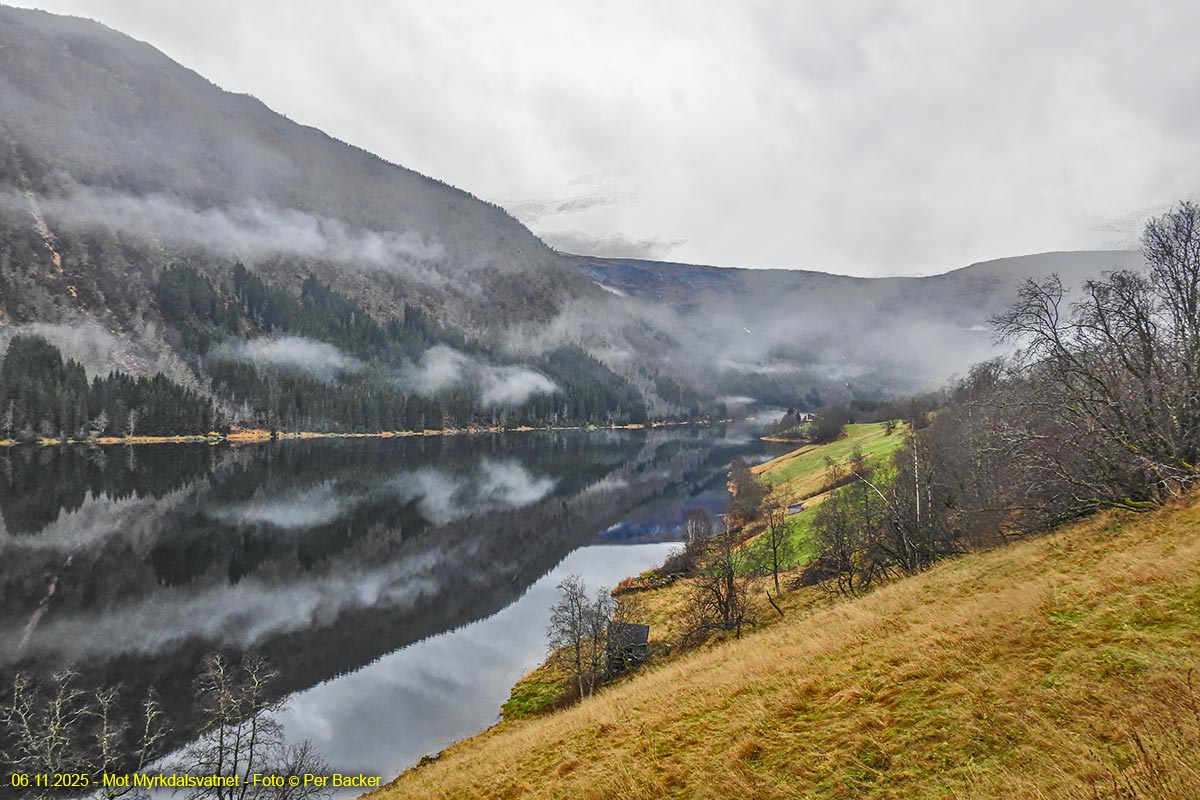 Mot Myrkdalsvatnet