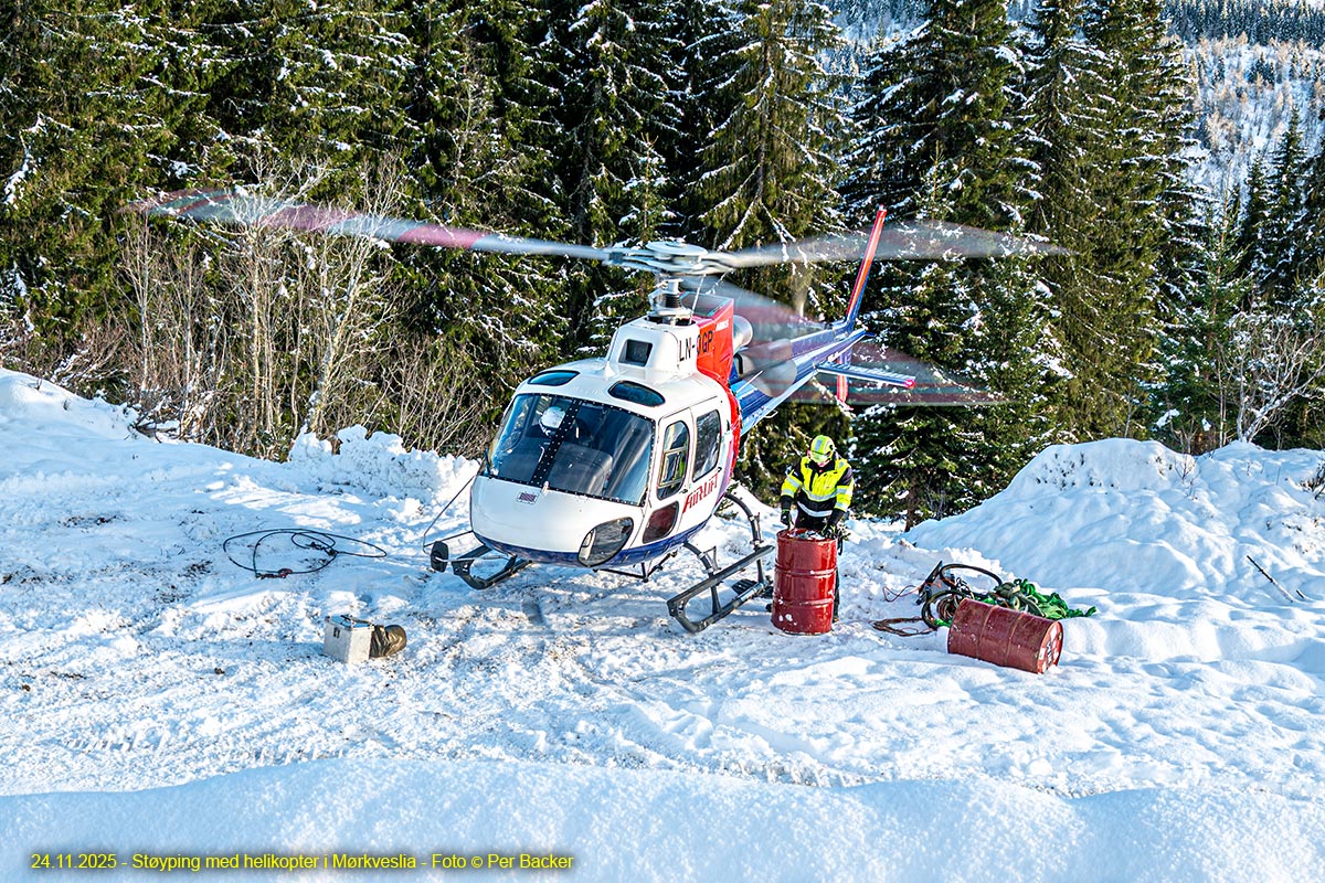 Støyping med helikopter i Mørkveslia