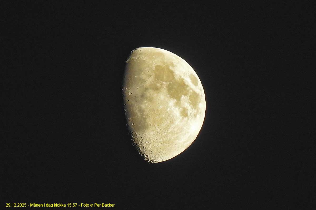 Månen i dag klokka 15.57