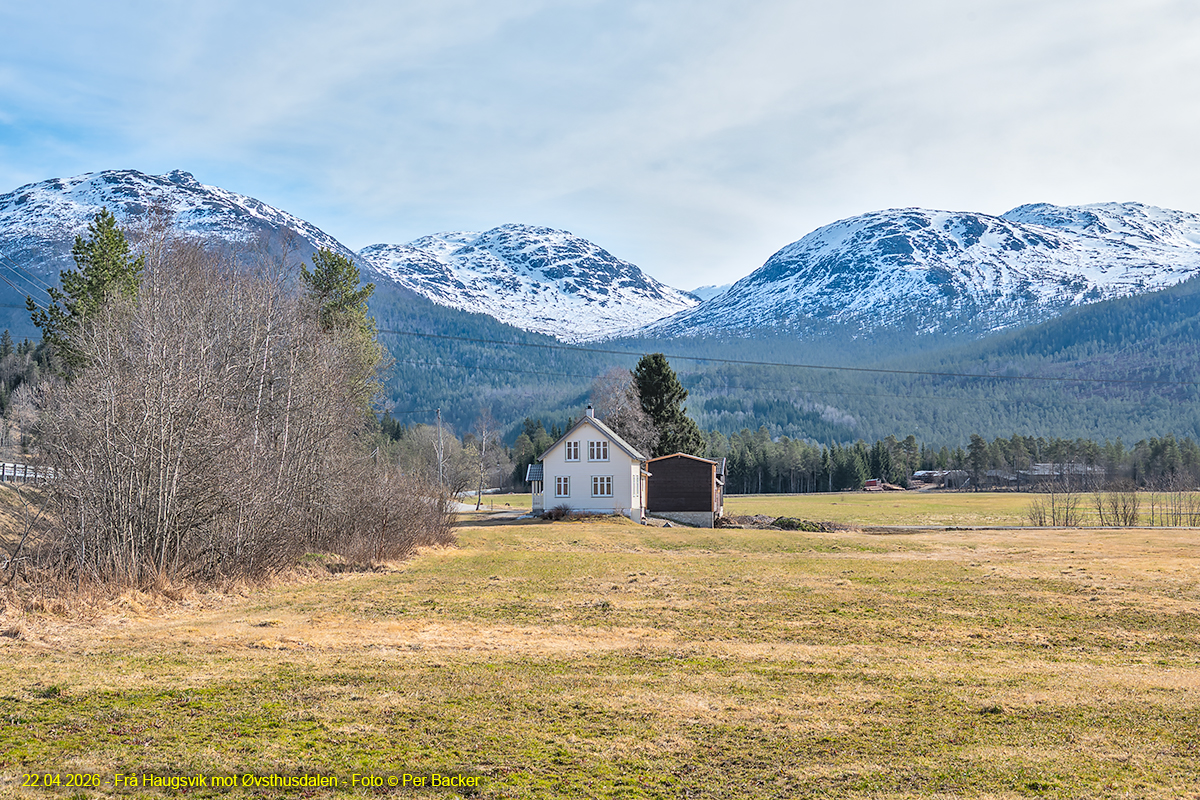 Frå Haugsvik mot Øvsthusdalen
